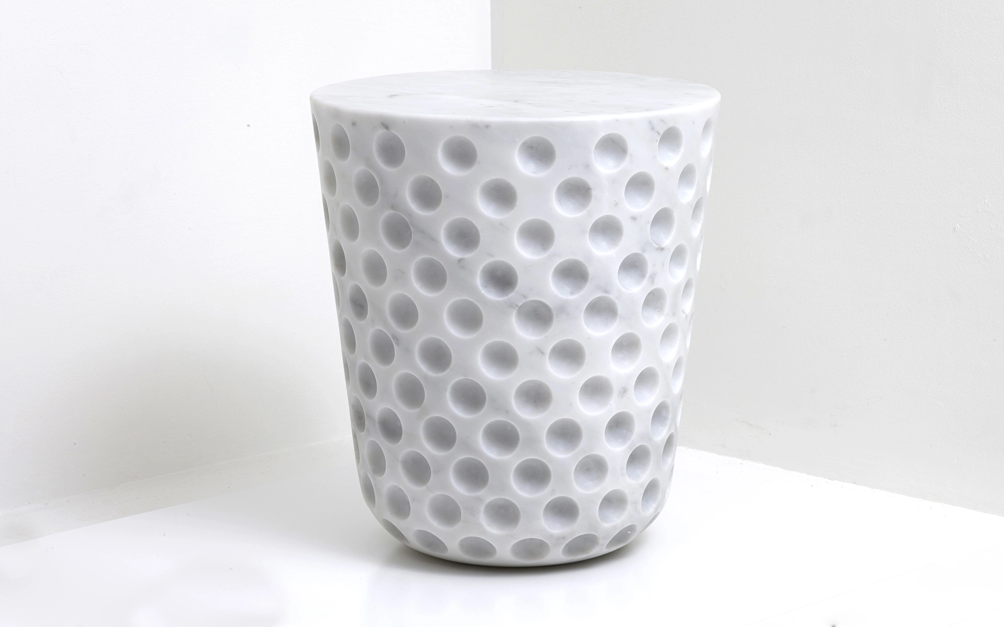 Game On Side Table - White Marble - Jaime Hayon - Wall light - Galerie kreo